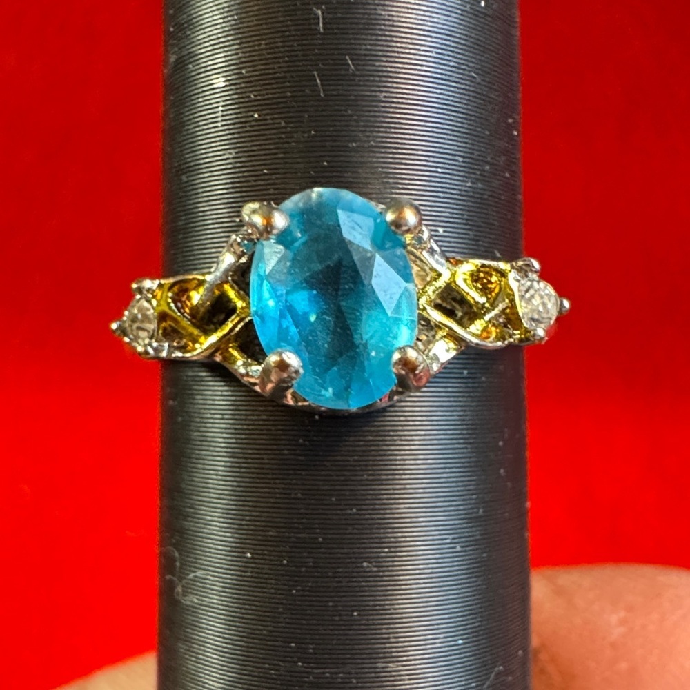 Elegant Blue and Gold Women's Ring